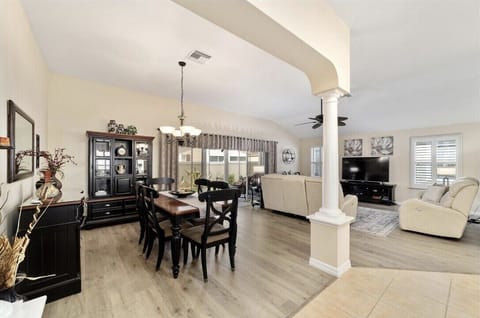 Open Concept Living & Formal Dining Area for 6x with Beautiful Architectural Details