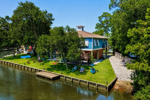 Wake up by the water, launch a kayak, paddle the cove & fish from the dock.