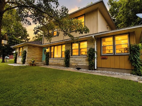Welcome to Casa Newburg!