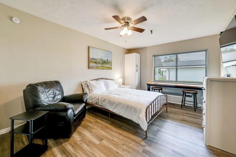 Oakland City Vacation Rental | Studio | 1BA | 400 Sq Ft
