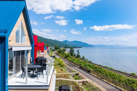 A front-row seat to the St. Lawrence and Charlevoix hills.