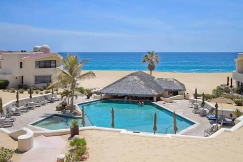 swim up bar