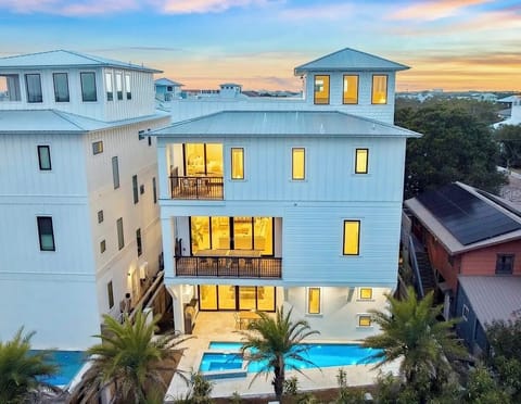 Drift Away—a luxury retreat sleeping 28 in Miramar Beach. PRIVATE gated beach access just steps away + FREE 6-seat golf cart. Enjoy a heated pool & hot tub, outdoor kitchen, game room, elevator, and a 4th-story rooftop with panoramic Gulf views!