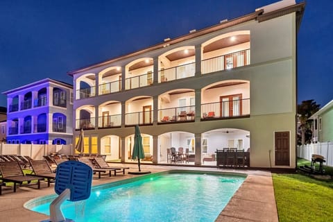 Walking On Sunshine is a Must Stay For Large Groups Looking to Be Under One Roof!