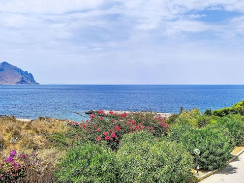 Blue, Water, Body Of Water, Coast, Sea, Coastal And Oceanic Landforms, Summer, Horizon, Ocean, Beach