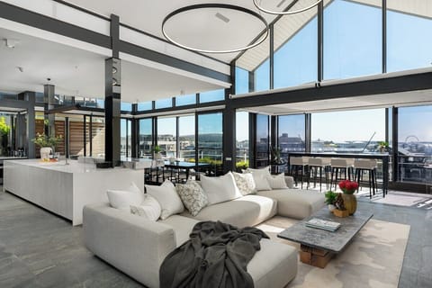 "...it was an architectural highlight with a fantastic interior. The penthouse has a surrounding roof terrace with fantastic views. Every little detail was perfectly coordinated and thought through..."