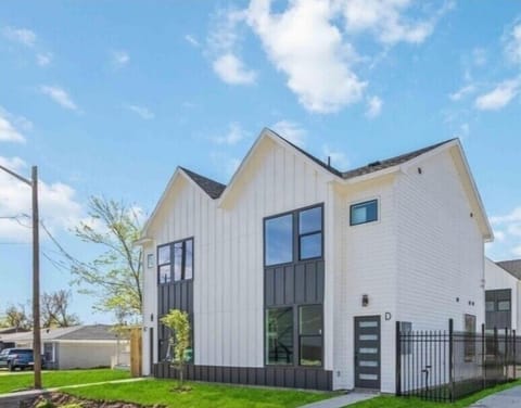 Modern new-build with bold curb appeal and bright contemporary design