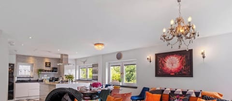 Living Room / Lounge