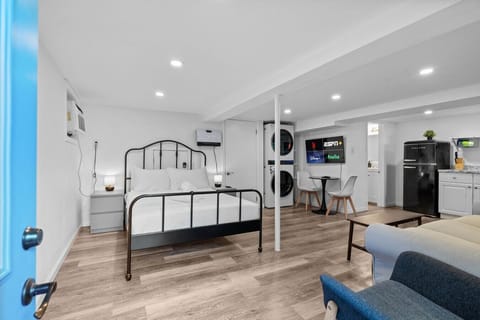 Everything within reach in this smart studio layout: bed, kitchenette, in-unit laundry, and Smart TV all in one bright space.