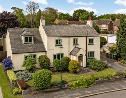 The Old Farmhouse - traditional six-bedroom house for up to twelve guests