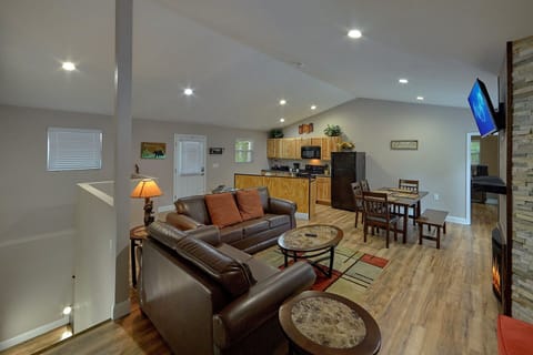 3 Bedroom 3 Bath Vacation Home Sleeps 8
