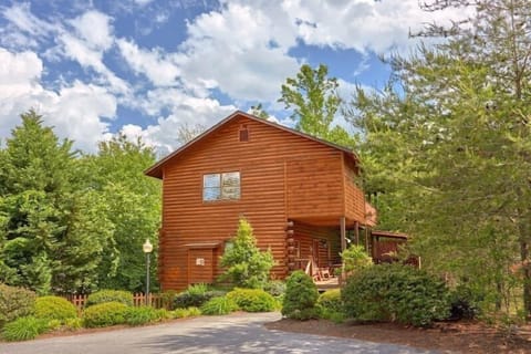 Smoky Mountain Cabin Rental in Pin Oak Resort