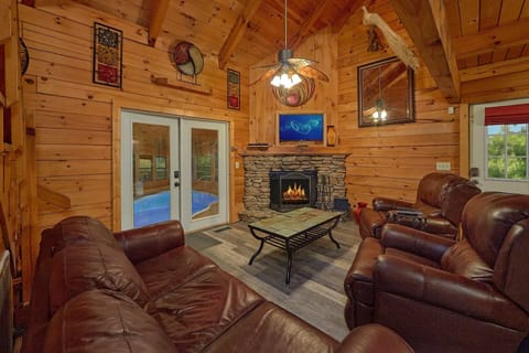 2 Bedroom Cabin with Large Fireplace and TV