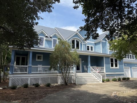 CC176: Beach ParTee Time | Front Exterior