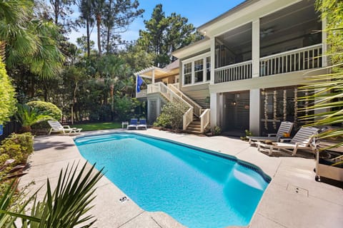Welcome to 253 Governors Drive!