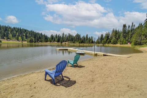 Pinecrest Vacation Rental | 2BR + Loft | 2BA | 1,050 Sq Ft