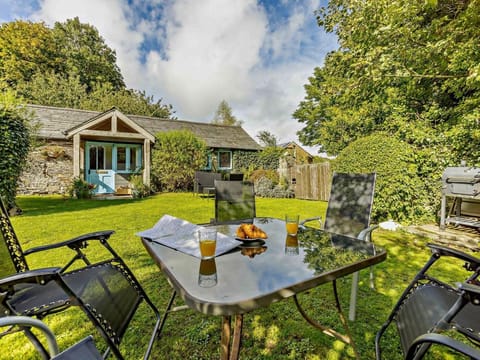 A traditional, pretty cottage in a quiet, rural location