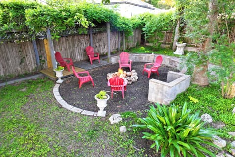 Conroe Vacation Rental | 4BR | 3.5BA | 1,800 Sq Ft