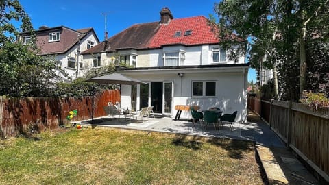 A beautiful home with a large private garden, ideal for families, friends, and summer evenings.
