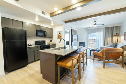 k1UDgCb5m0qjFixHxopyfg_Three-Bedroom-Suite-Kitchen-Eddie-Bauer-Adventure-Club-Moab