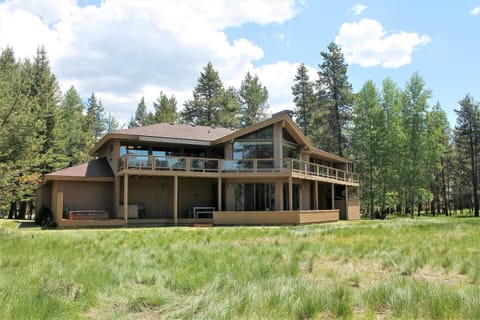 Our home with picturesque views of Warbler Meadow and the Deschutes River.