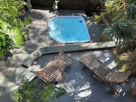 Plunge pool