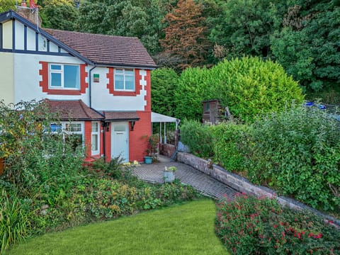 BKL Seaview House, Colwyn Bay - Host & Stay