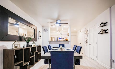 Bright dining for six with modern decor, open kitchen & bar