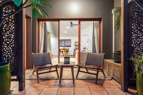 Outside balcony in the heart of Byron 