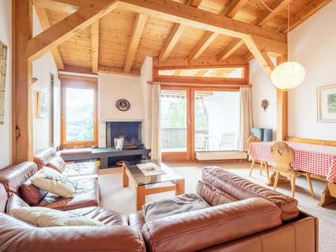 Wood, Interior Design, Ceiling, Furniture, Flooring, Room, Home, Floor, Living Room, Hardwood