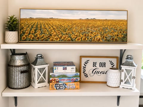 Welcome/decor