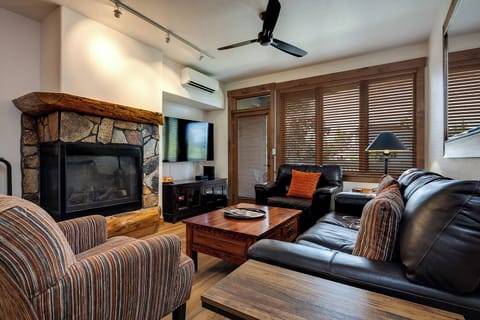 Sink into plush leather sofas by the stone fireplace and enjoy your favorite shows—this cozy living room is perfect for relaxing after a day of adventure.