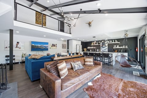 Stylish vaulted great room with huge views and a ton of space!