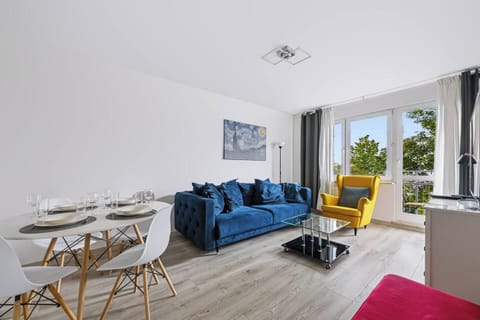 Spacious Warsaw Apartment in Ursynów for 6 People | Rentujemy