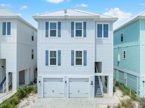 Welcome to Yacht Harbor House!