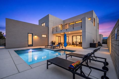 Private pool, covered patio & grill—your Palm Springs escape starts here.