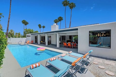 K0032 - 01 - BACK OF HOUSE.jpg