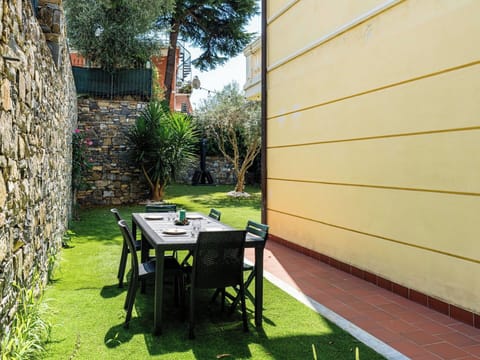 Flooring, Floor, Garden, Backyard, Shade, Lawn, Landscaping, Yard, Wood Stain, Outdoor Furniture