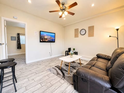 Bright Living Room with Smart TV & Cozy Seating 📺🛋️