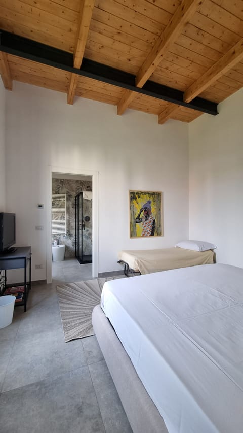 2 bedrooms, in-room safe, iron/ironing board, WiFi (free)