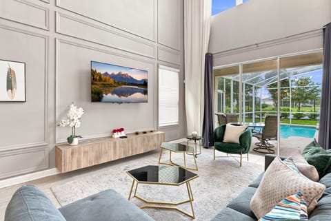 Spacious living room