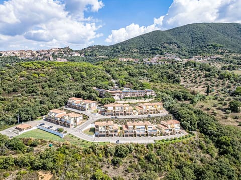 Residential Area, Neighbourhood, Landscape, House, Home, Human Settlement, Village, Rural Area, Suburb, Hill Station