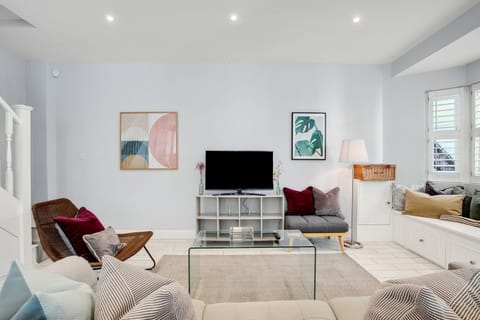 Living room with double sofa bed & smart tv