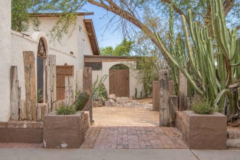 Entrance to the courtyard and front yard