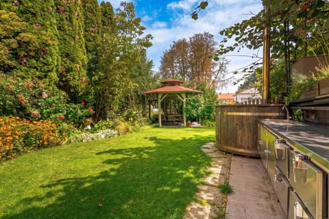 Outdoor kitchen