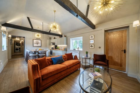 Willow Brook, Hamptworth: Relax together at the end of the day