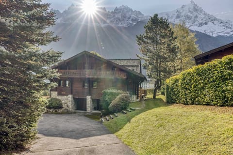 Fermes du Savoy - 300m2 face au Mont-Blanc, un emplacement unique et exceptionnel, vallée de Chamonix, a 2 pas du centre -ville, des remontées mécaniques incluant l'Aiguille du Midi
