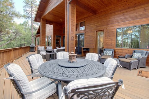 Show Low Vacation Rental | 4BR | 2.5BA | 2,650 Sq Ft | Steps to Enter