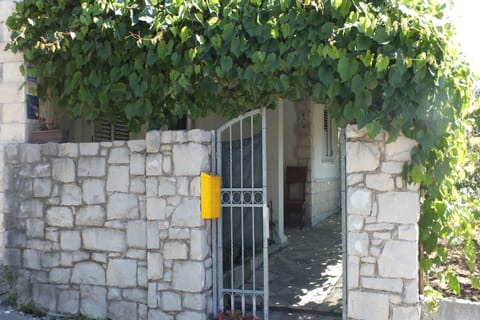 Entrance / Reception