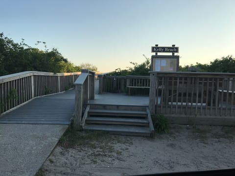 Entrance to Kelly Beach, 10 minute walk